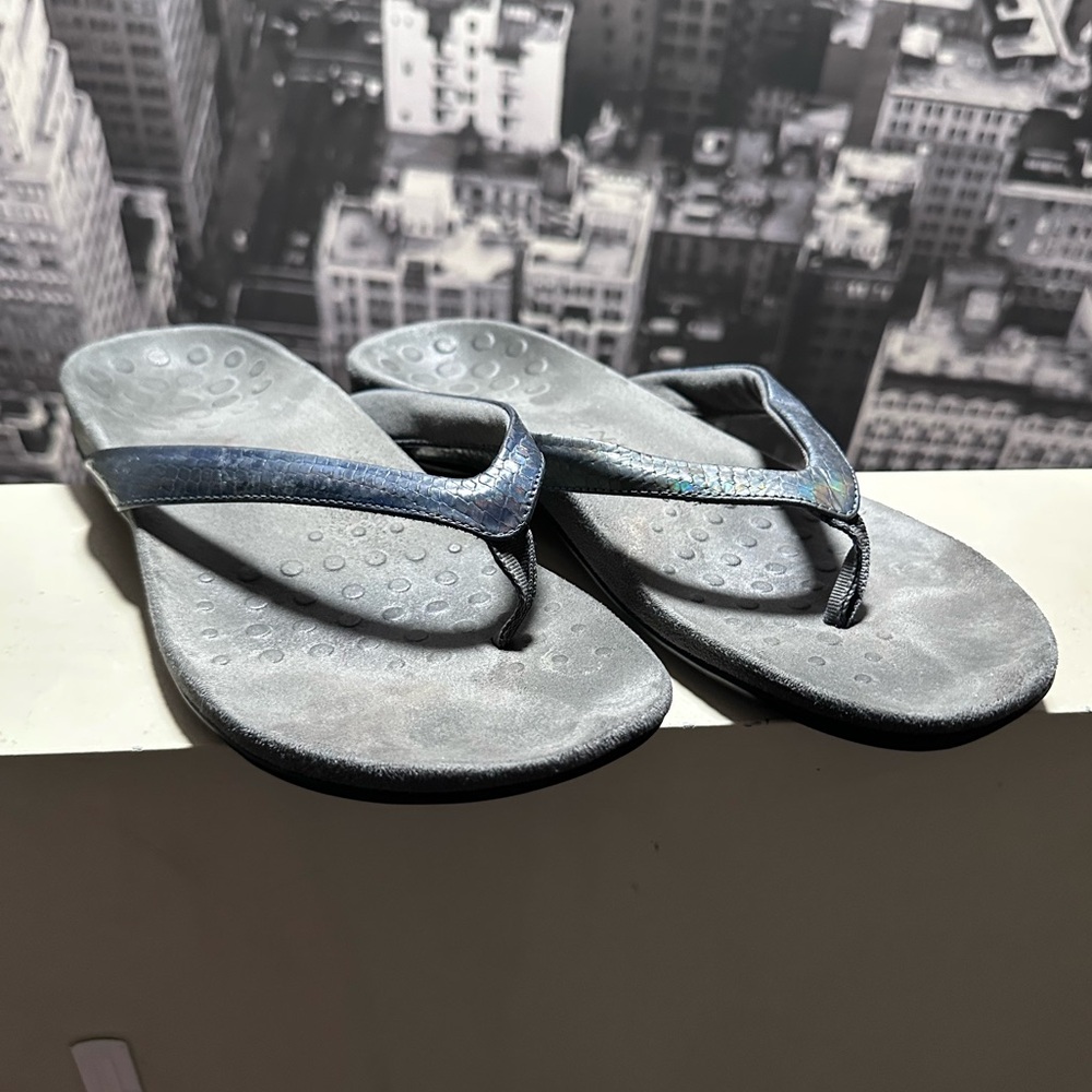 Vionic Women’s Sandals, charcoal metallic snakeskin, size 9.5